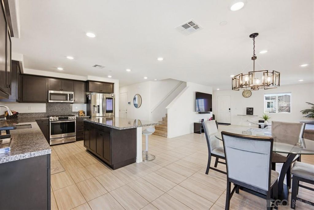 Image 14 of property listing at 32046 Prairie Crossing Dr, Winchester, CA 92596