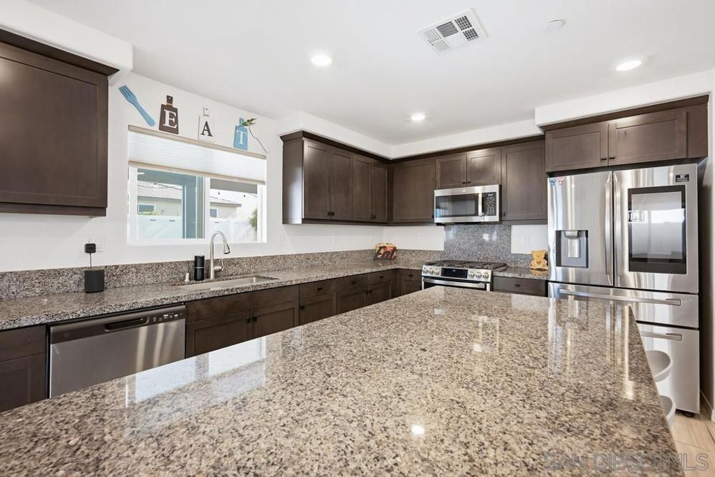 Image 17 of property listing at 32046 Prairie Crossing Dr, Winchester, CA 92596