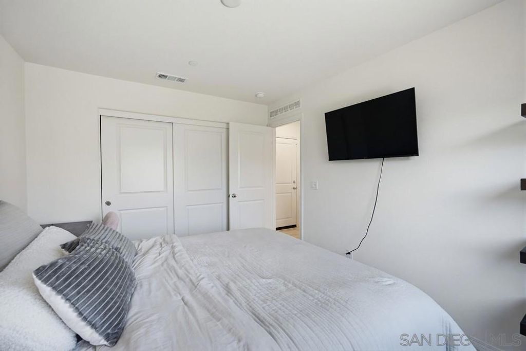 Image 22 of property listing at 32046 Prairie Crossing Dr, Winchester, CA 92596