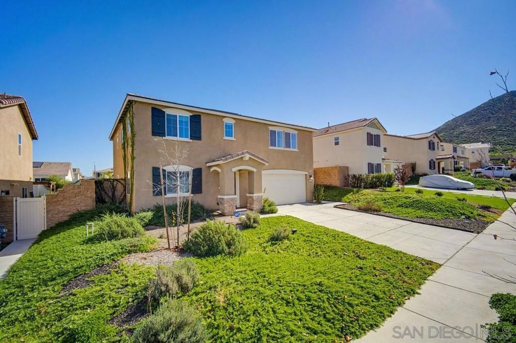 Image 3 of property listing at 32046 Prairie Crossing Dr, Winchester, CA 92596