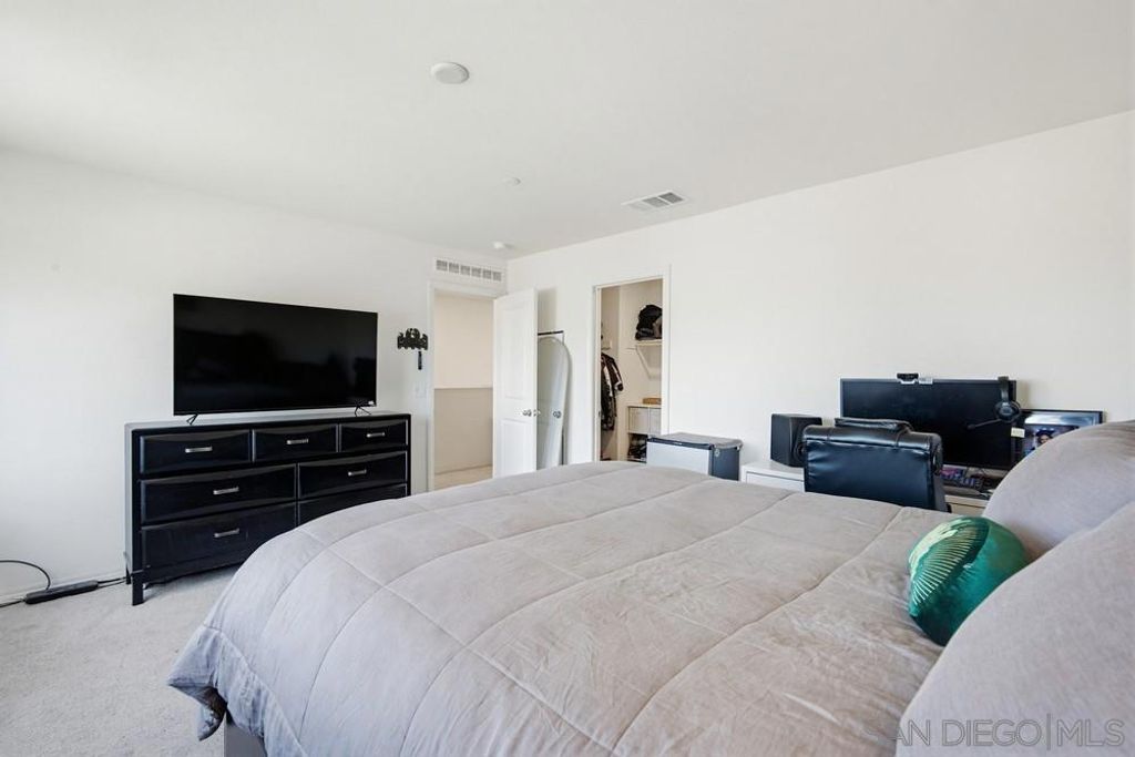 Image 42 of property listing at 32046 Prairie Crossing Dr, Winchester, CA 92596