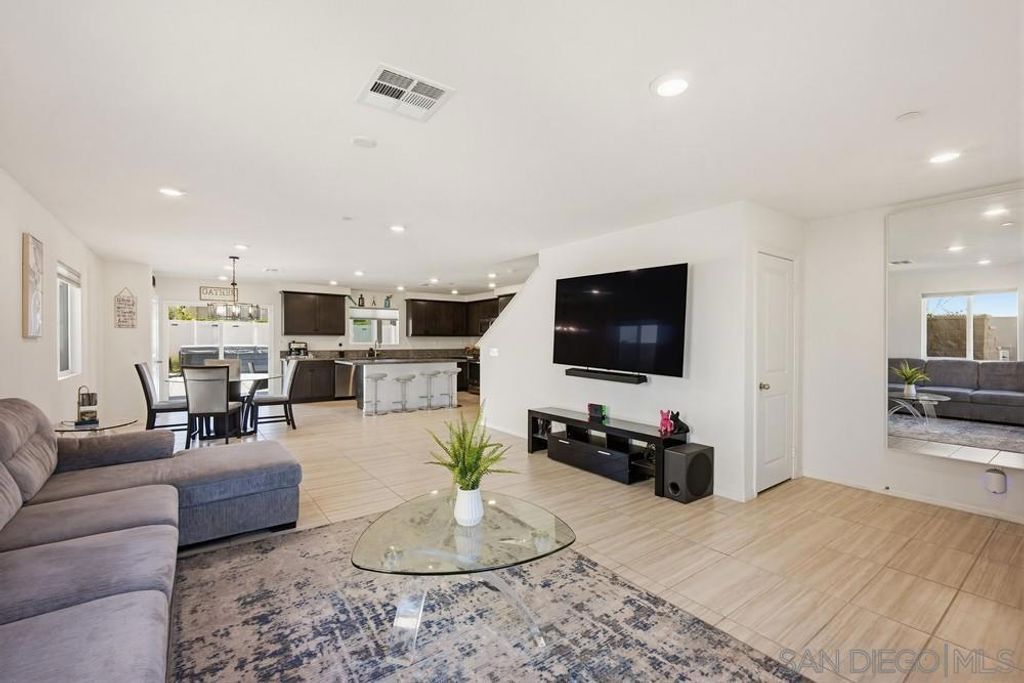 Image 8 of property listing at 32046 Prairie Crossing Dr, Winchester, CA 92596