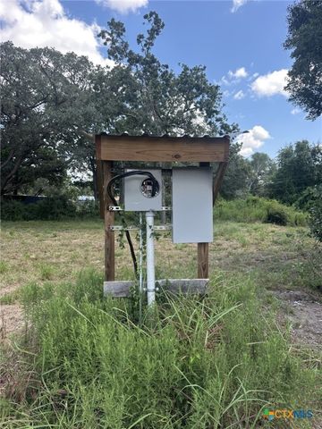 1031 Hollybrook Drive, Inez, TX 77968