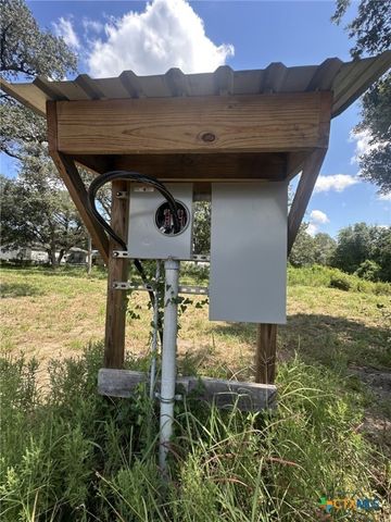 1031 Hollybrook Drive, Inez, TX 77968