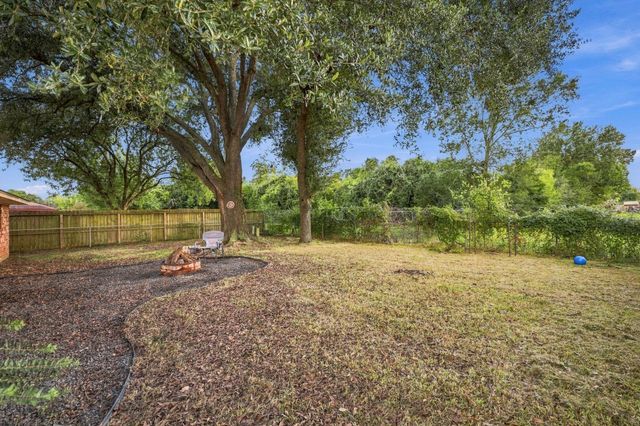 4306 Longhorn Drive, Baytown, TX 77521