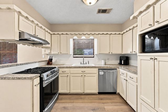 4306 Longhorn Drive, Baytown, TX 77521