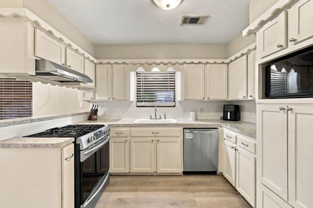 4306 Longhorn Drive, Baytown, TX 77521