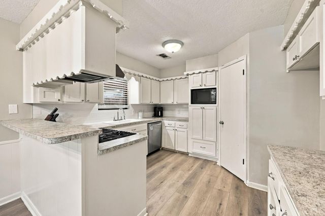 4306 Longhorn Drive, Baytown, TX 77521