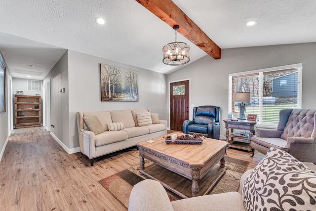 1301 Sanders Road, Kissee Mills, MO 65680