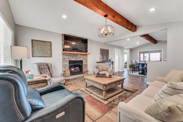 1301 Sanders Road, Kissee Mills, MO 65680