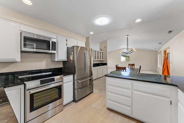 620 NW Morgan Lane, Grants Pass, OR 97526