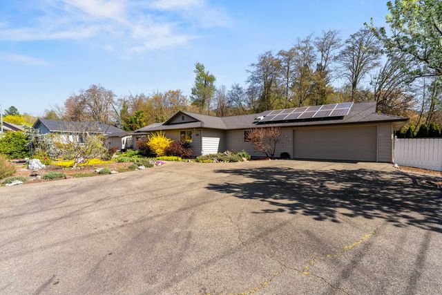 620 NW Morgan Lane, Grants Pass, OR 97526