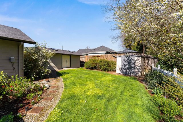 620 NW Morgan Lane, Grants Pass, OR 97526