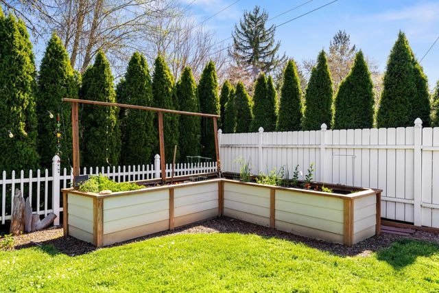 620 NW Morgan Lane, Grants Pass, OR 97526