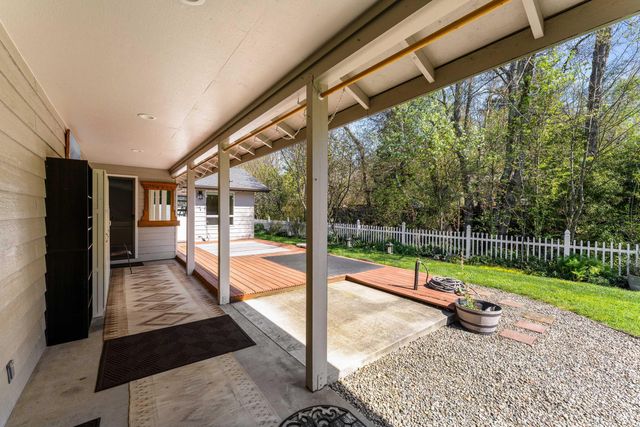 620 NW Morgan Lane, Grants Pass, OR 97526