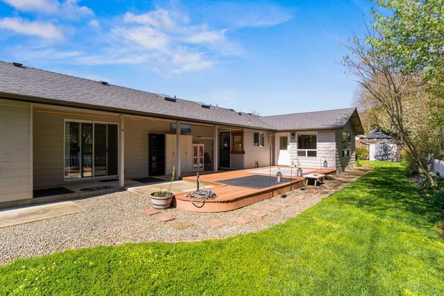 620 NW Morgan Lane, Grants Pass, OR 97526