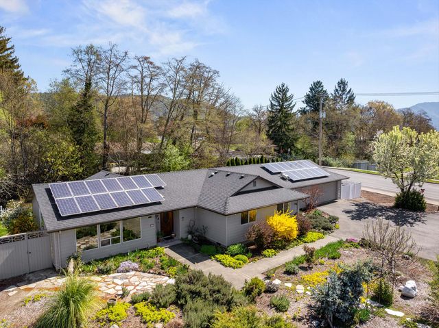 620 NW Morgan Lane, Grants Pass, OR 97526