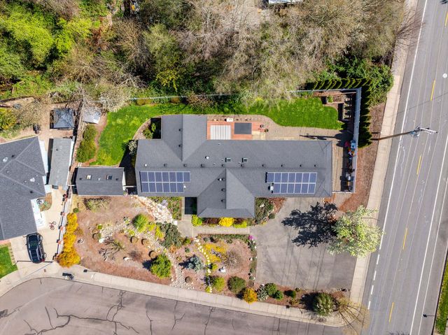 620 NW Morgan Lane, Grants Pass, OR 97526