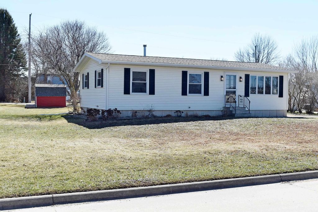 320 Pine Street, Osage, IA 50461