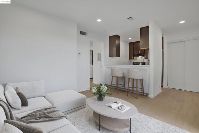 29621 Red Oak Ct 6, Hayward, CA 94544