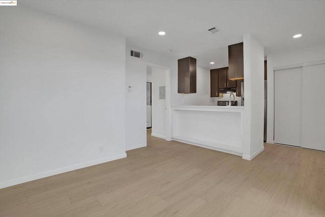 29621 Red Oak Ct 6, Hayward, CA 94544