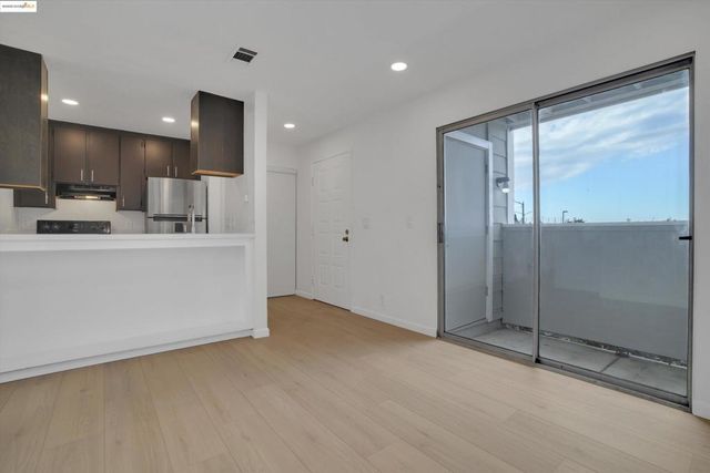 29621 Red Oak Ct 6, Hayward, CA 94544