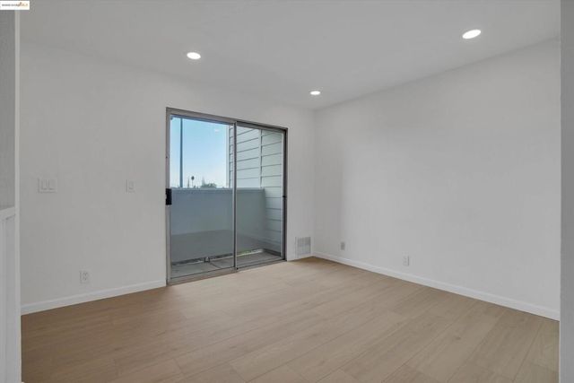 29621 Red Oak Ct 6, Hayward, CA 94544