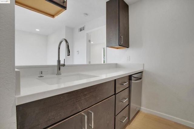 29621 Red Oak Ct 6, Hayward, CA 94544