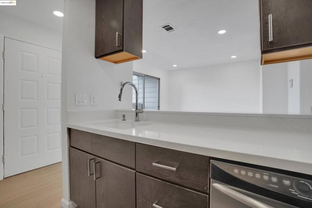 29621 Red Oak Ct 6, Hayward, CA 94544