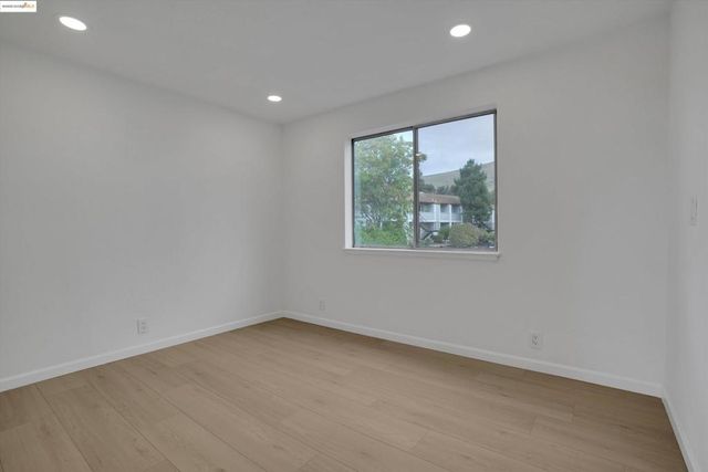 29621 Red Oak Ct 6, Hayward, CA 94544