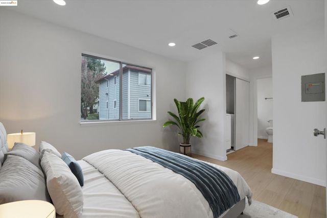 29621 Red Oak Ct 6, Hayward, CA 94544