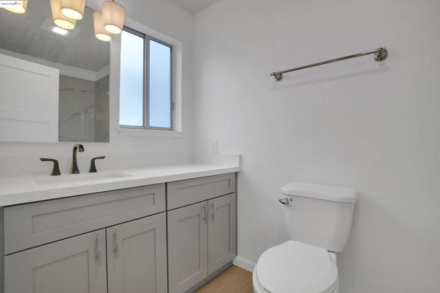 29621 Red Oak Ct 6, Hayward, CA 94544