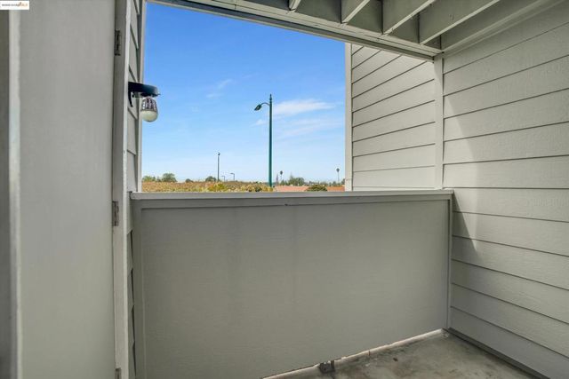 29621 Red Oak Ct 6, Hayward, CA 94544