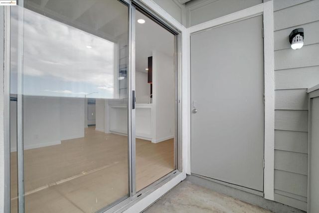 29621 Red Oak Ct 6, Hayward, CA 94544