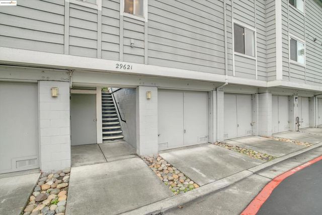 29621 Red Oak Ct 6, Hayward, CA 94544