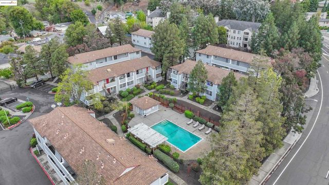 29621 Red Oak Ct 6, Hayward, CA 94544