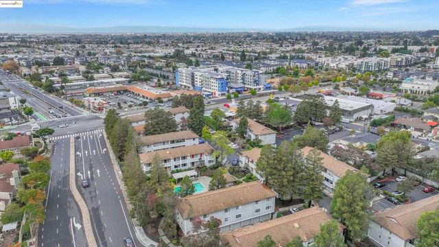 29621 Red Oak Ct 6, Hayward, CA 94544