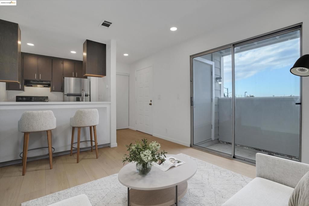 29621 Red Oak Ct 6, Hayward, CA 94544