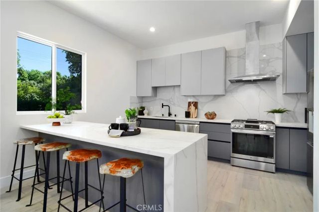 20100 Hatteras Street, Woodland Hills, CA 91367