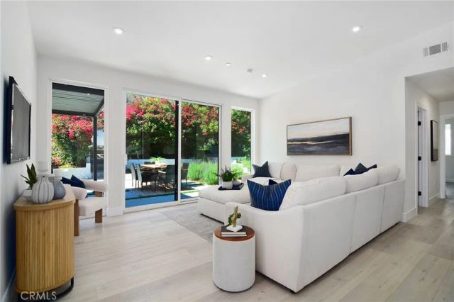 20100 Hatteras Street, Woodland Hills, CA 91367