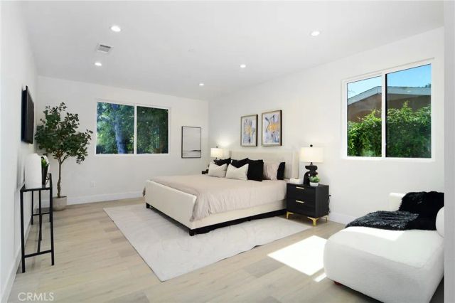 20100 Hatteras Street, Woodland Hills, CA 91367