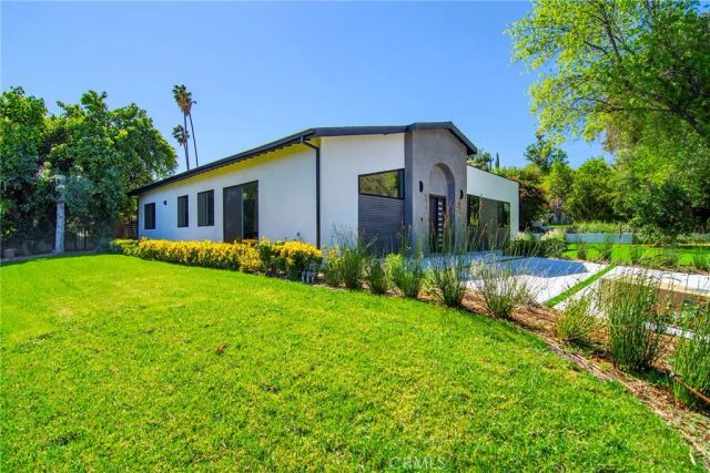 20100 Hatteras Street, Woodland Hills, CA 91367
