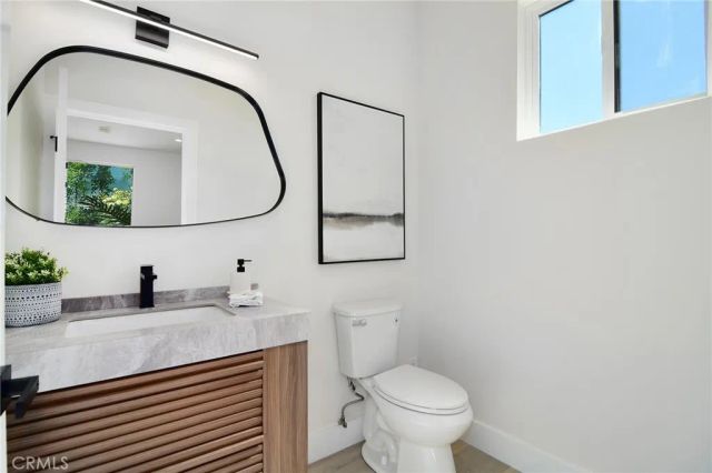 20100 Hatteras Street, Woodland Hills, CA 91367