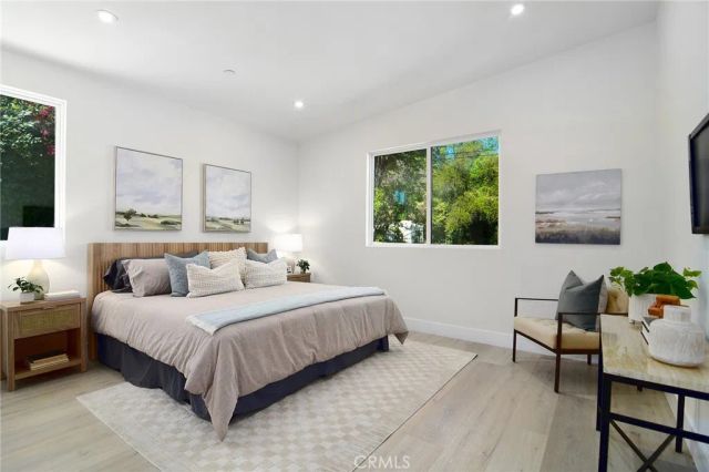 20100 Hatteras Street, Woodland Hills, CA 91367