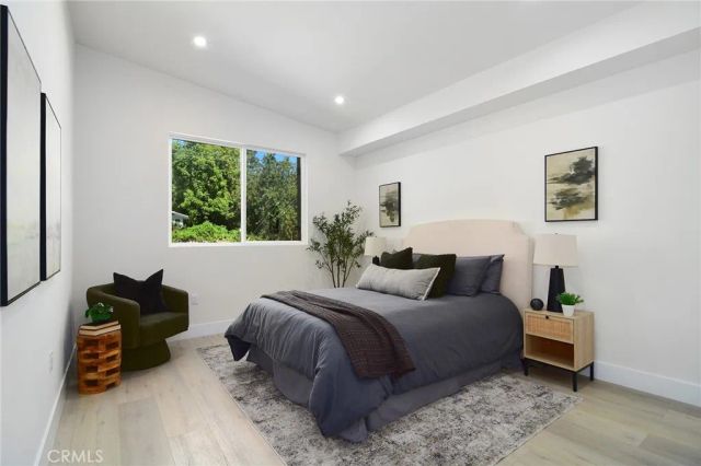 20100 Hatteras Street, Woodland Hills, CA 91367