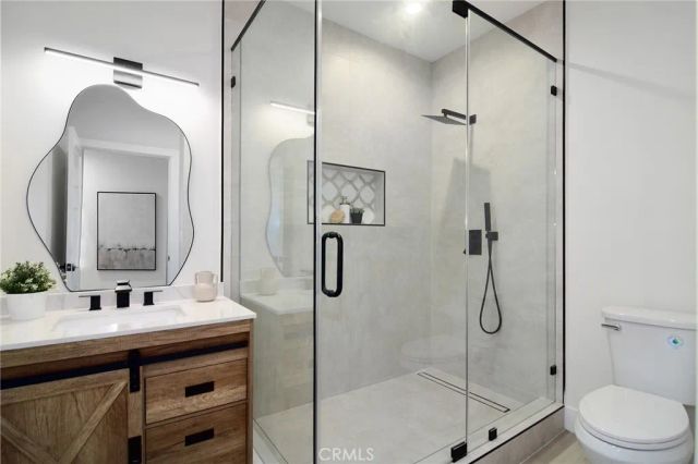 20100 Hatteras Street, Woodland Hills, CA 91367