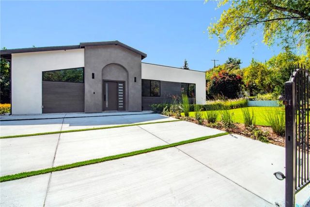 20100 Hatteras Street, Woodland Hills, CA 91367