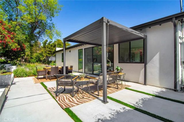 20100 Hatteras Street, Woodland Hills, CA 91367