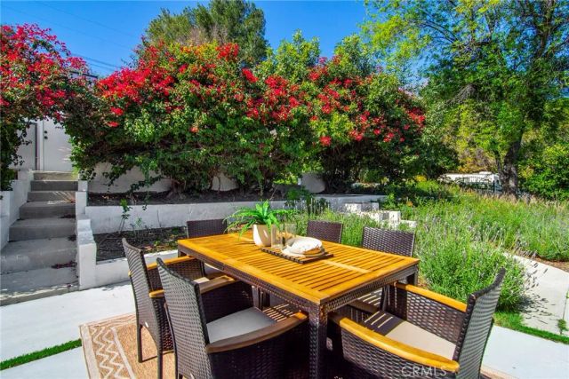 20100 Hatteras Street, Woodland Hills, CA 91367
