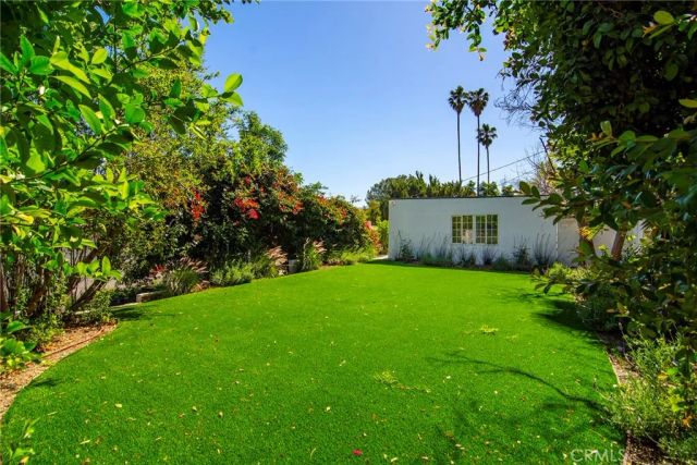 20100 Hatteras Street, Woodland Hills, CA 91367